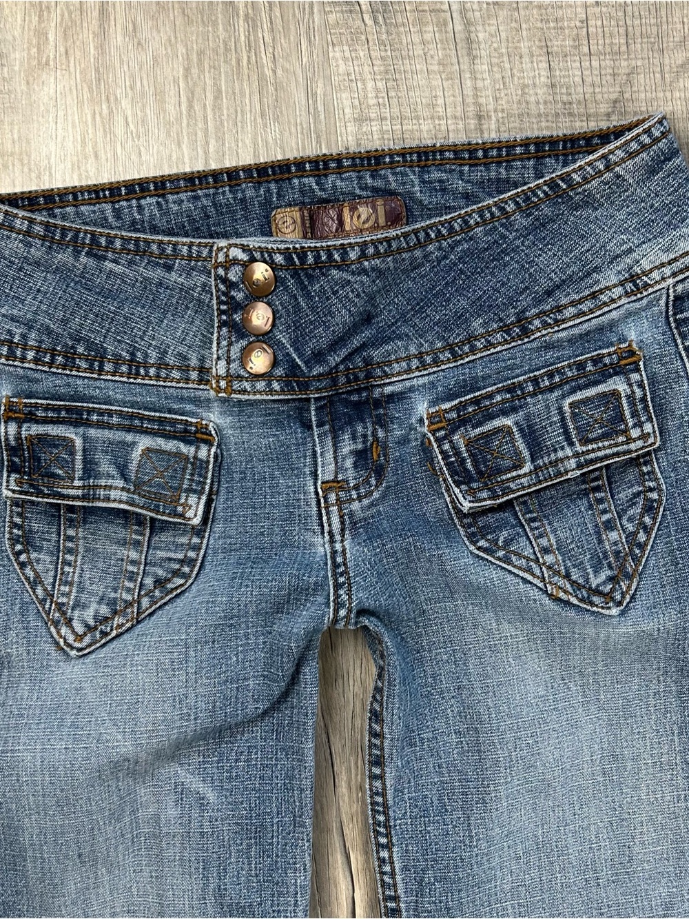 Y2K vintage L.E.I Low Rise Flare Jeans Size 1 with Velcro Pockets EUC - Picture 3 of 10